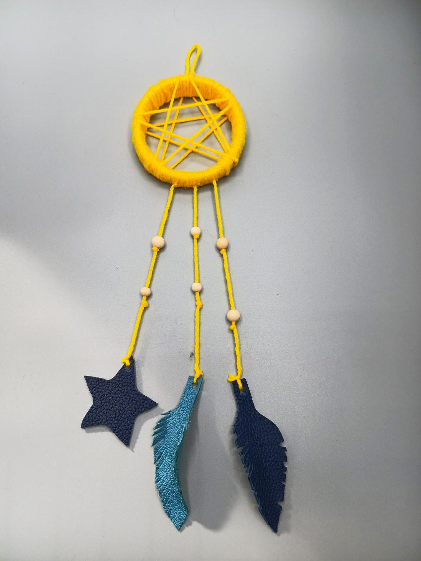 Attrape rêve en laine jaune
